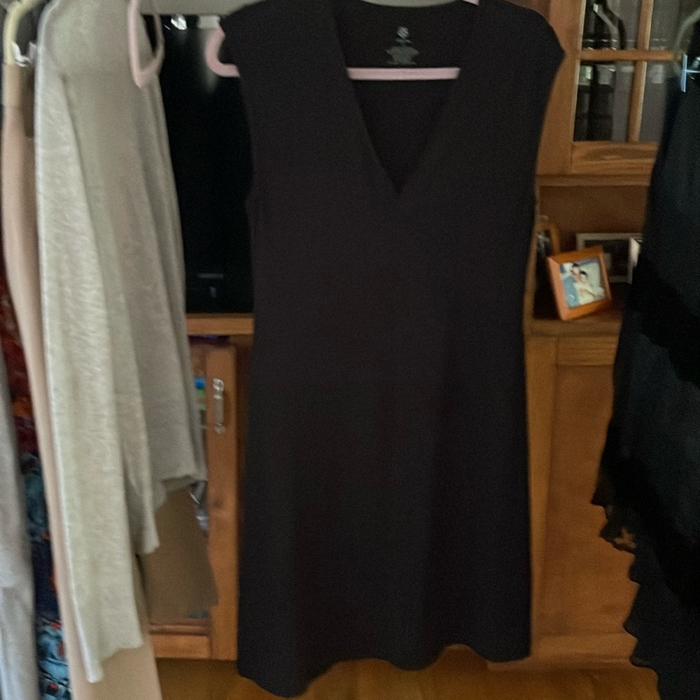 Peach brand summer dress with v-neck